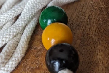 sznurek brocka co to